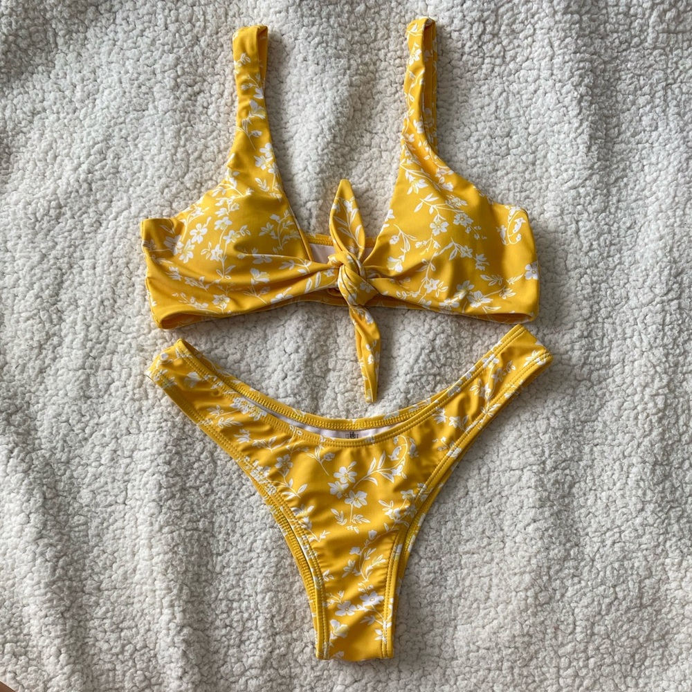 Zaful bikini Yellow with white flowers 🌼🌼